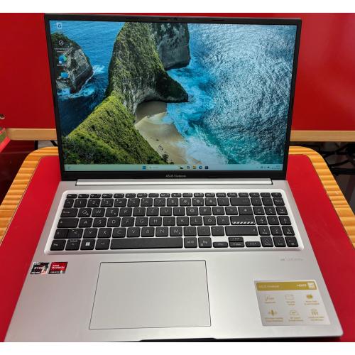 ASUS Vivobook 16